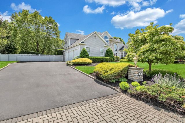 9 Redwood Lane, Miller Place, NY 11764