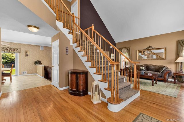 9 Redwood Lane, Miller Place, NY 11764
