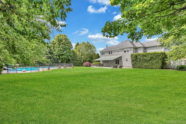 9 Redwood Lane, Miller Place, NY 11764