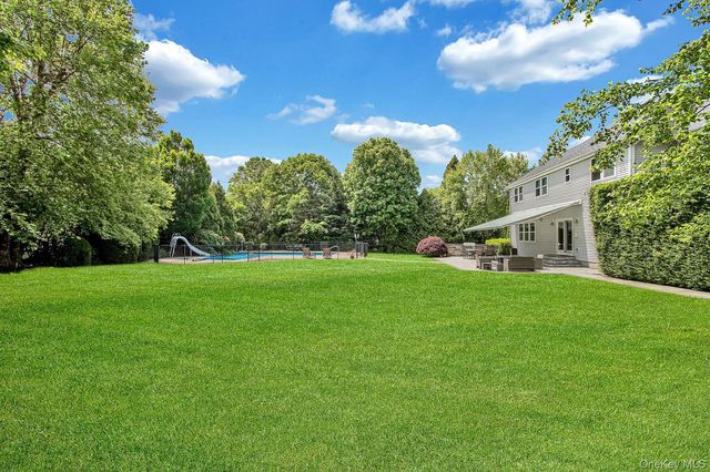 9 Redwood Lane, Miller Place, NY 11764
