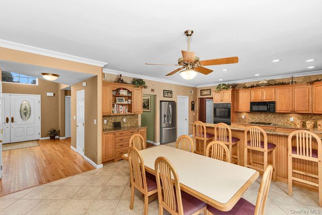9 Redwood Lane, Miller Place, NY 11764