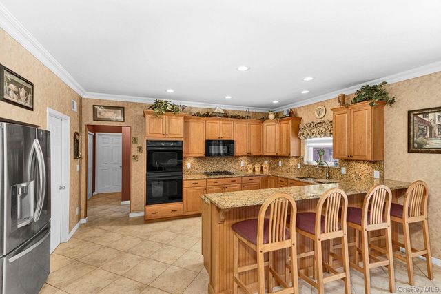 9 Redwood Lane, Miller Place, NY 11764