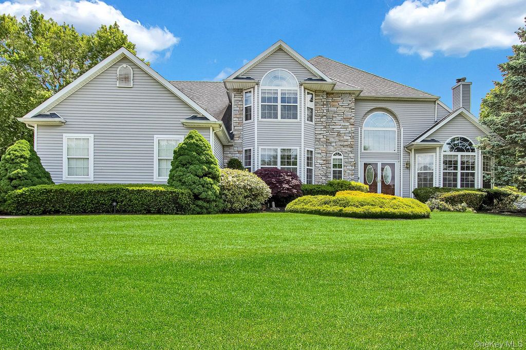 9 Redwood Lane, Miller Place, NY 11764