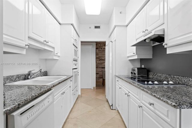 4779 Collins Ave 1908, Miami Beach, FL 33140