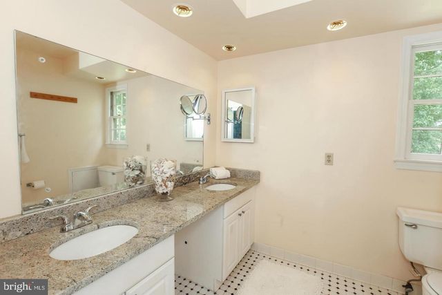 8712 SEVEN LOCKS RD, Bethesda, MD 20817