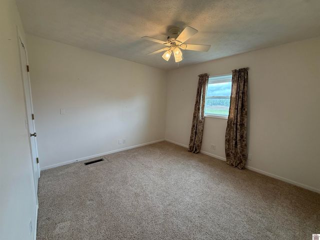 454 Snow Rd, Murray, KY 42071
