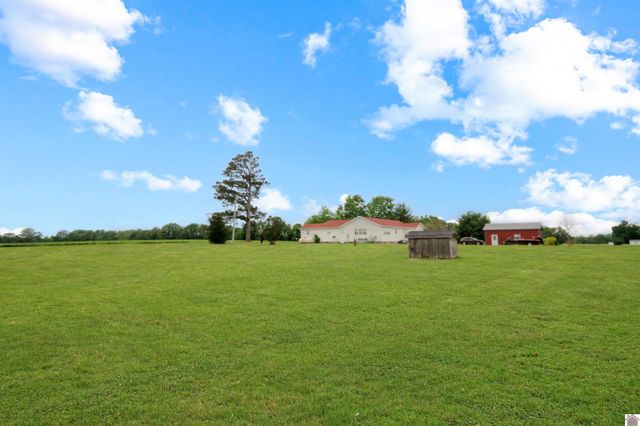 454 Snow Rd, Murray, KY 42071