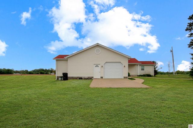 454 Snow Rd, Murray, KY 42071