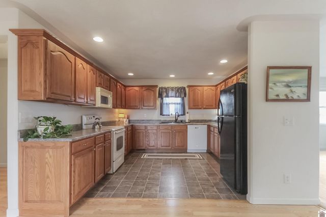 454 Snow Rd, Murray, KY 42071