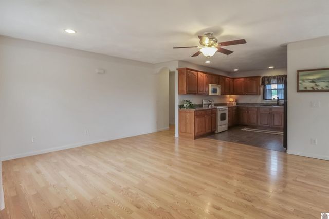 454 Snow Rd, Murray, KY 42071