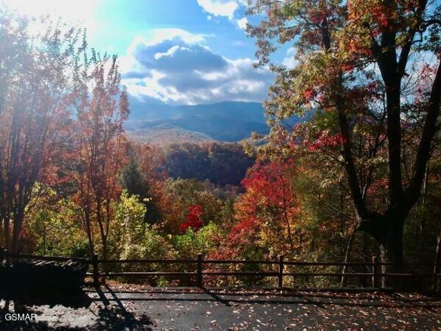 549 Geneva Drive, Gatlinburg, TN 37738