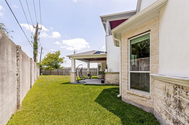 8002 N Circle Drive, Houston, TX 77071