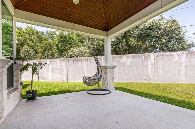 8002 N Circle Drive, Houston, TX 77071