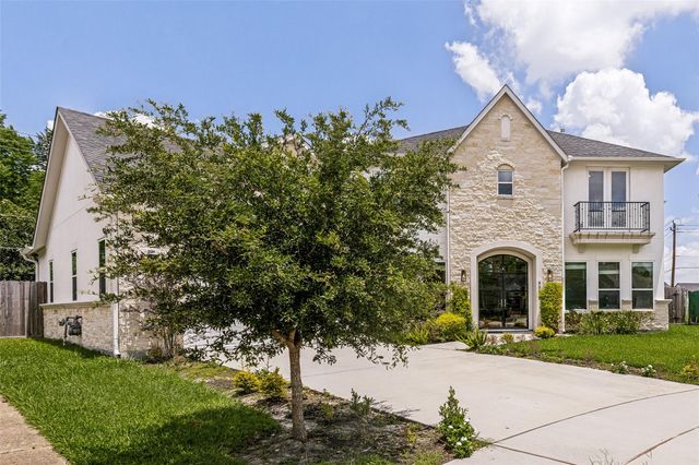 8002 N Circle Drive, Houston, TX 77071