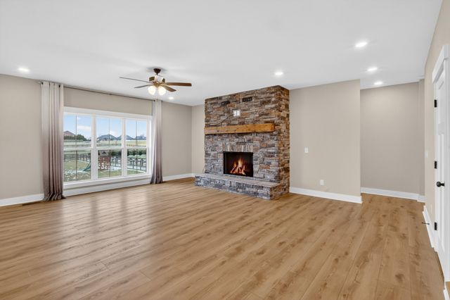 746 N Russell St, Portland, TN 37148