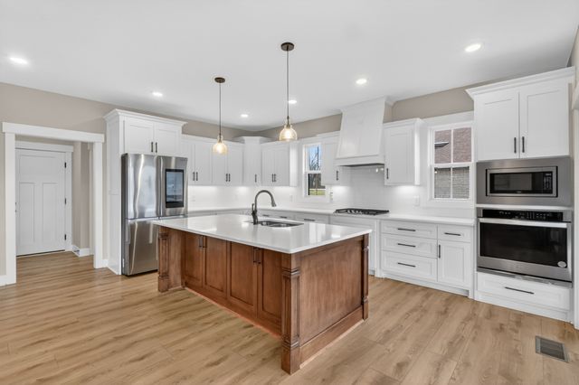 746 N Russell St, Portland, TN 37148