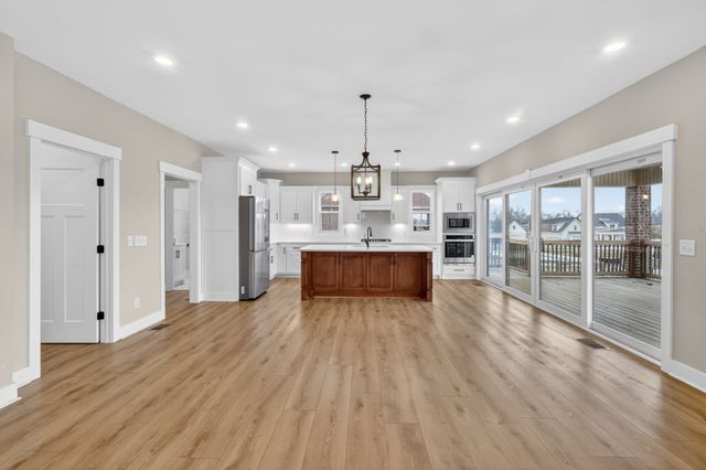 746 N Russell St, Portland, TN 37148