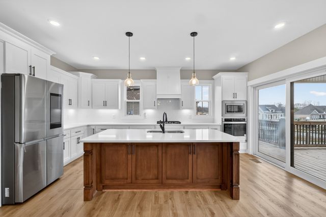 746 N Russell St, Portland, TN 37148