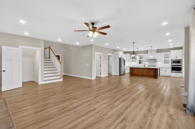 746 N Russell St, Portland, TN 37148