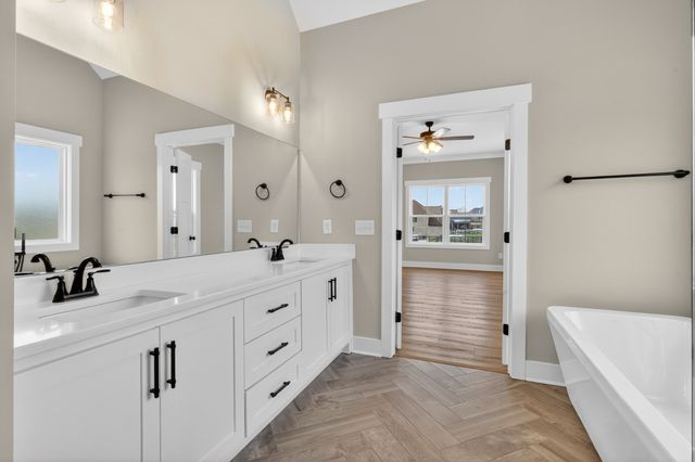 746 N Russell St, Portland, TN 37148