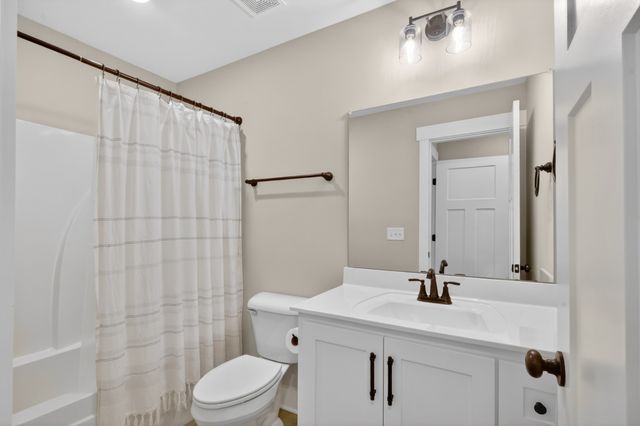 746 N Russell St, Portland, TN 37148