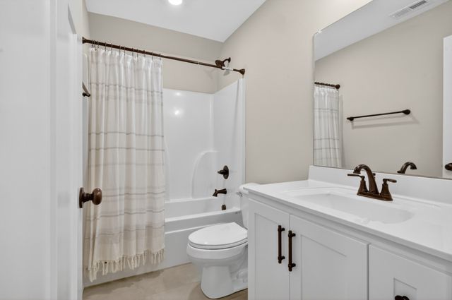 746 N Russell St, Portland, TN 37148