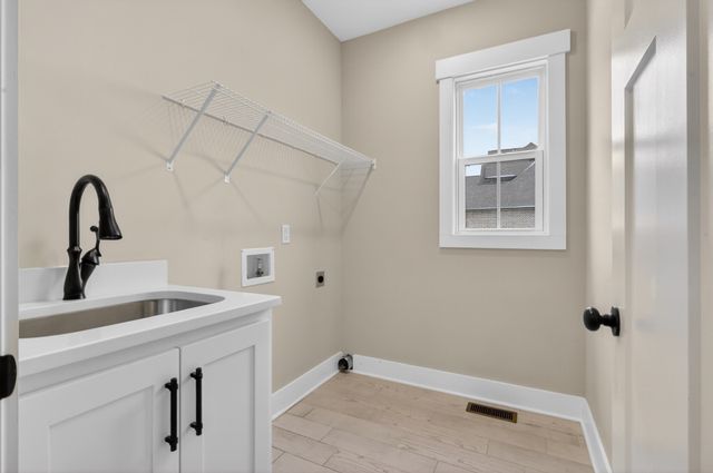 746 N Russell St, Portland, TN 37148