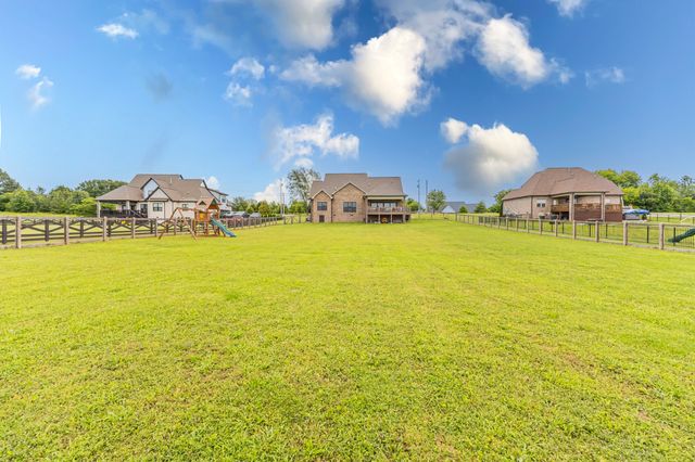 746 N Russell St, Portland, TN 37148