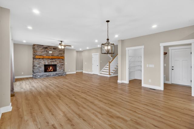 746 N Russell St, Portland, TN 37148