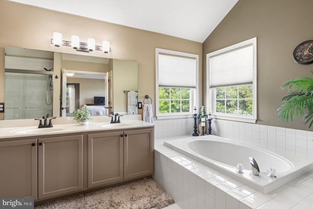 225 TOLLGATE RD, Quakertown, PA 18951