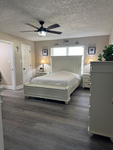 4 Finley Circle, Krum, TX 76249