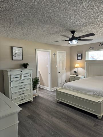 4 Finley Circle, Krum, TX 76249