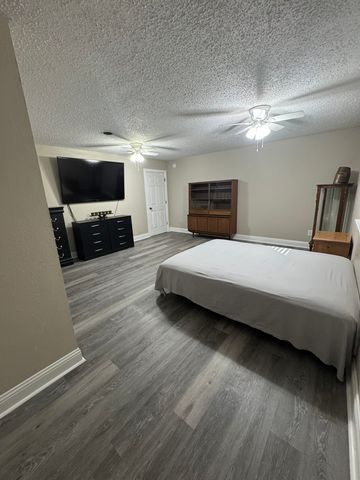 4 Finley Circle, Krum, TX 76249