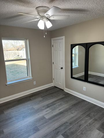 4 Finley Circle, Krum, TX 76249