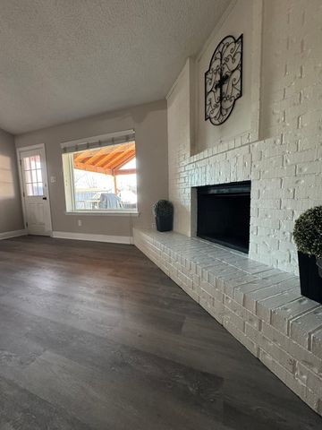 4 Finley Circle, Krum, TX 76249