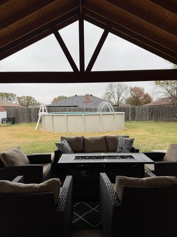 4 Finley Circle, Krum, TX 76249