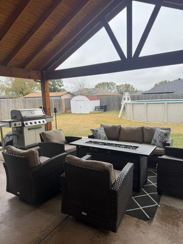 4 Finley Circle, Krum, TX 76249