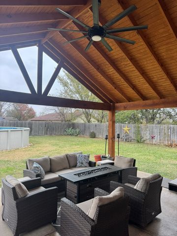 4 Finley Circle, Krum, TX 76249