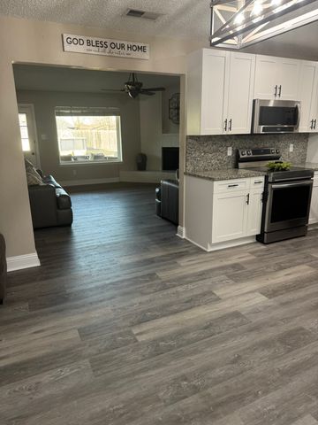 4 Finley Circle, Krum, TX 76249