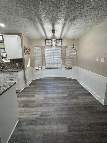 4 Finley Circle, Krum, TX 76249