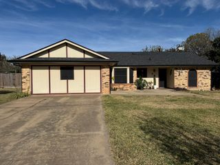 4 Finley Circle, Krum, TX 76249