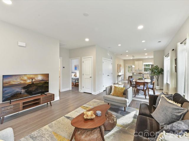 6400 Carver Boulevard, Charlotte, NC 28269