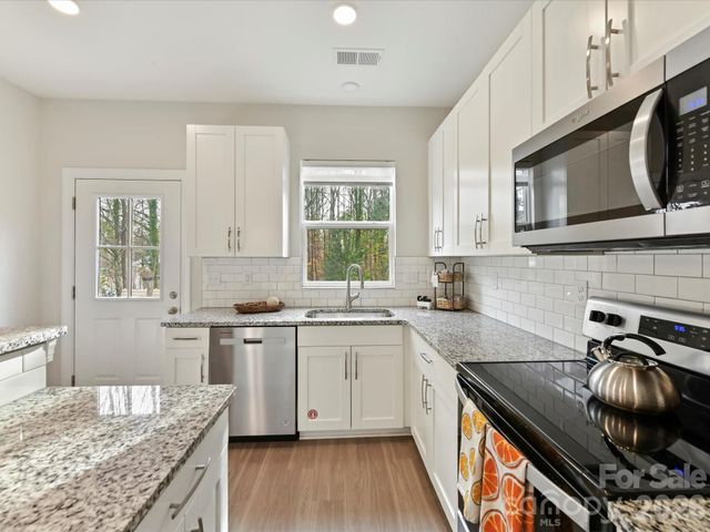 6400 Carver Boulevard, Charlotte, NC 28269