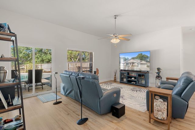 207 Pinque Coat Court, Crestview, FL 32536