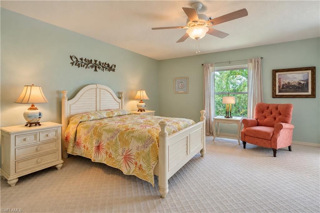 Image 10 of property listing at 927 28th TER, Cape Coral, FL 33914