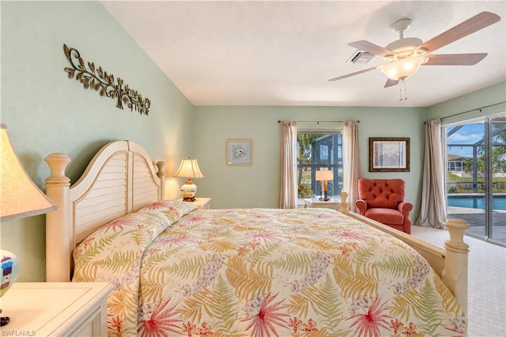 Image 11 of property listing at 927 28th TER, Cape Coral, FL 33914