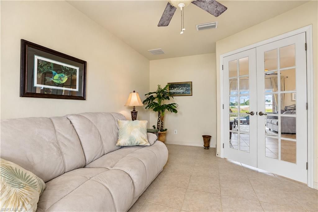 Image 16 of property listing at 927 28th TER, Cape Coral, FL 33914