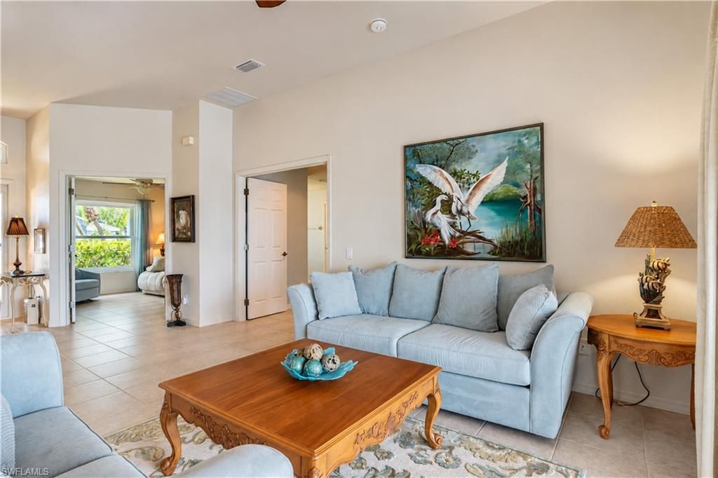 Image 18 of property listing at 927 28th TER, Cape Coral, FL 33914