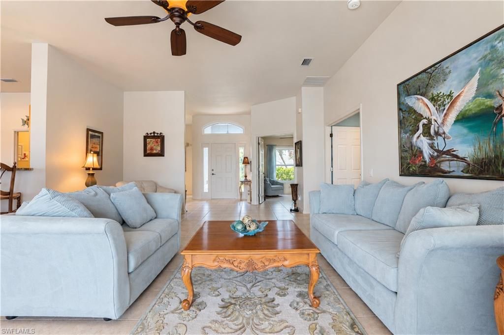 Image 19 of property listing at 927 28th TER, Cape Coral, FL 33914