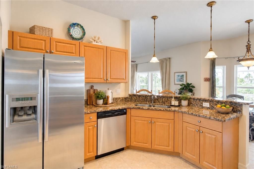 Image 23 of property listing at 927 28th TER, Cape Coral, FL 33914
